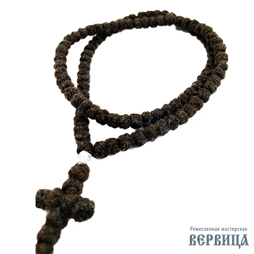 Крупный план узлов чёток вервица Исихаст — каждый узел завязан с молитвой, ручная работа из натуральной шерсти