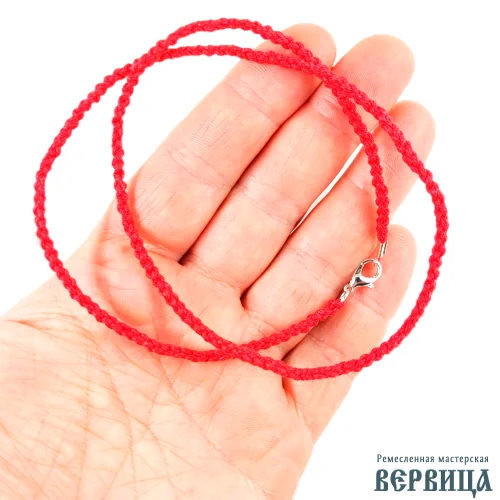 Крупное фото гайтана лежащего на руке