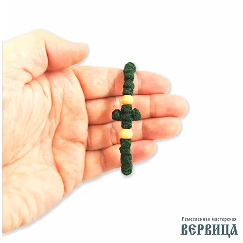 Вид православных браслета-чёток на руке
