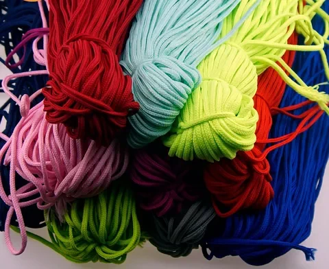 Полиэфирный шнур для плетения вервицы: цвета белый, коричневый, черный